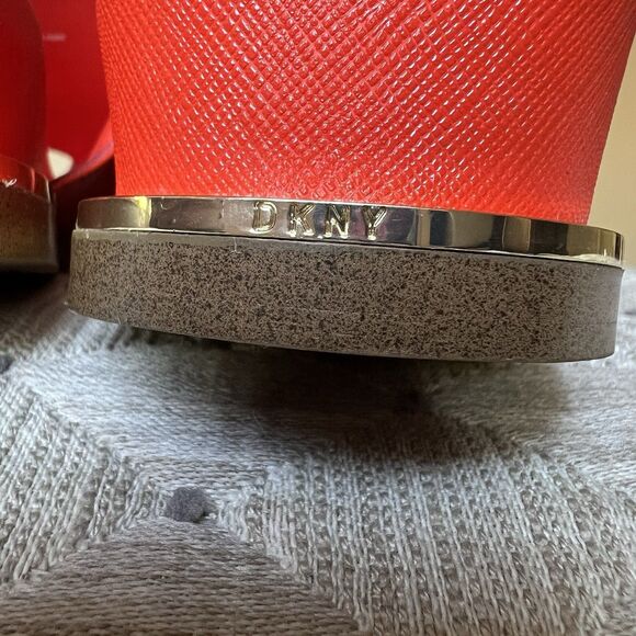 DKNY Daz Red Orange Leather Slide Sandals Women 9 M Toe Loop Casual Resort - Picture 12 of 16